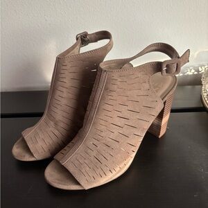 Mix No. 6 Taupe Perforated Slingback Peep Toe Heels – Size 7.5